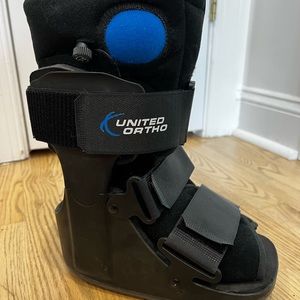 *LIKE NEW* United Ortho Short Air Cam Walker Fracture Boot Size XS in black